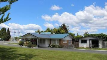 Fachada de la propiedad