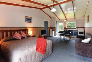 Cortinas blackout, tabla de planchar con plancha y cunas gratuitas 