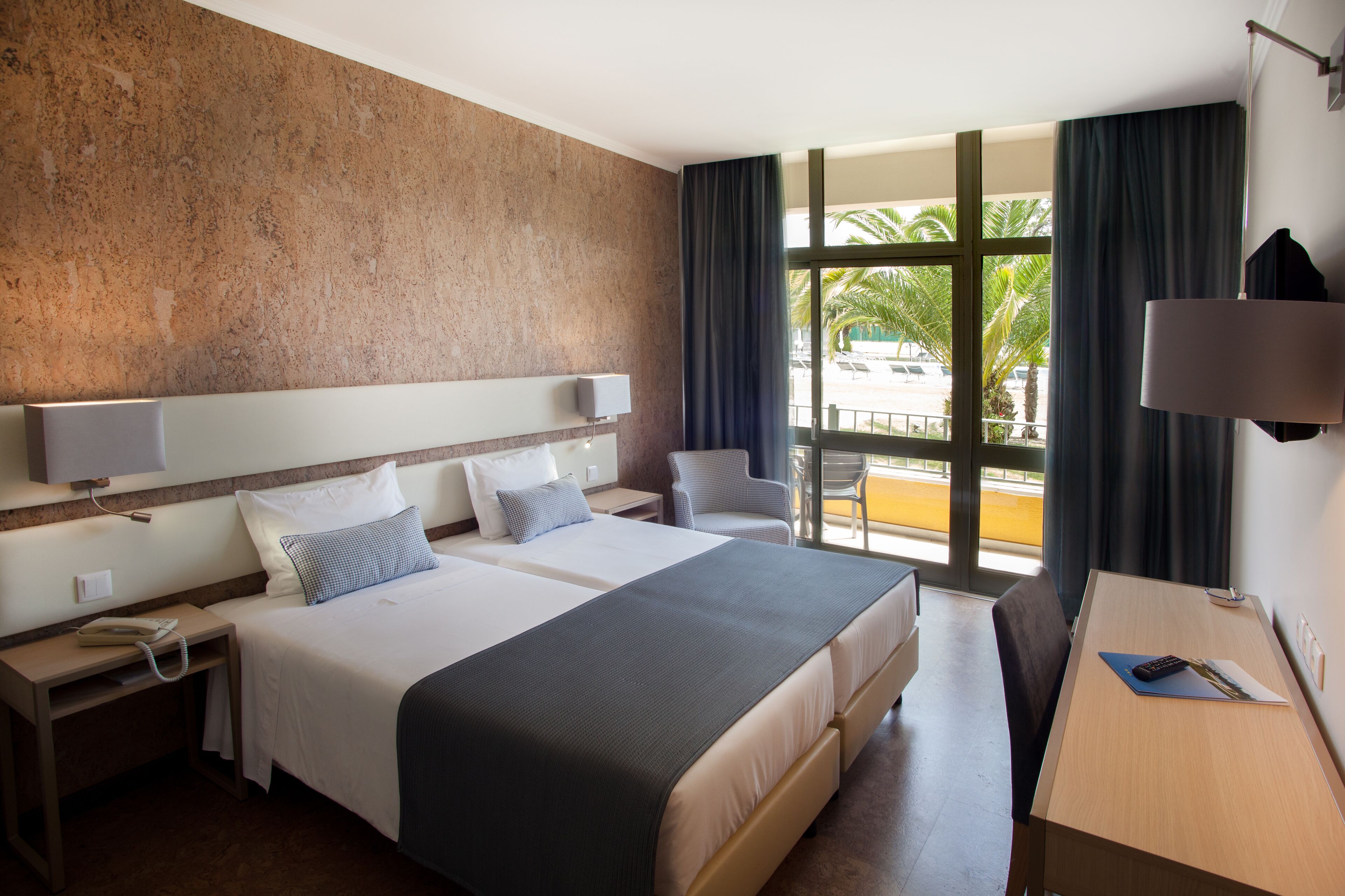 Minibar, coffres-forts dans les chambres, décoration personnalisée