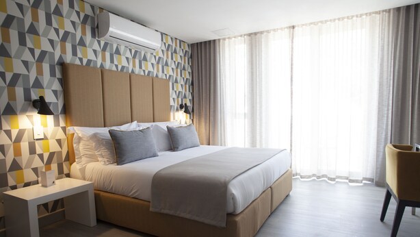 Superior Deluxe Room | 高級寢具、客房內保險箱、書桌、遮光布/窗簾