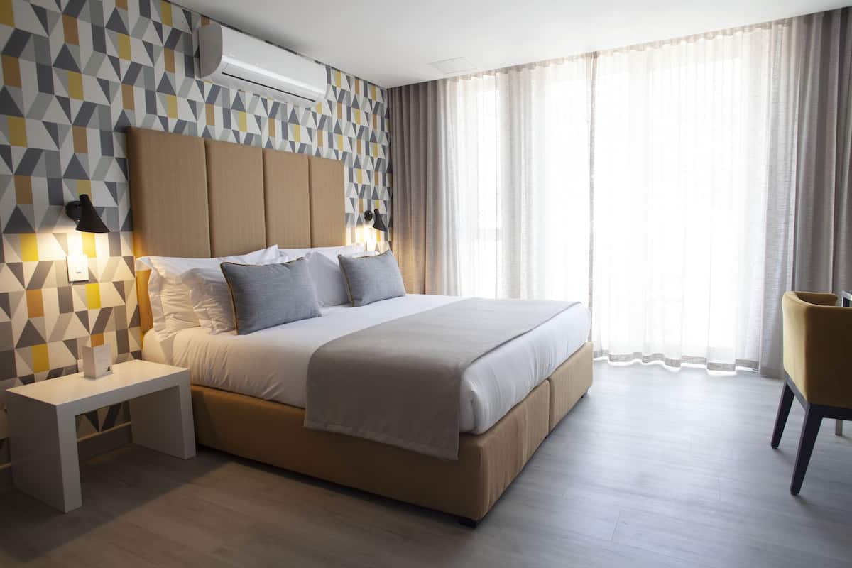 Superior Deluxe Room | Bộ đồ giường cao cấp, két bảo mật tại phòng, trang trí khác biệt
