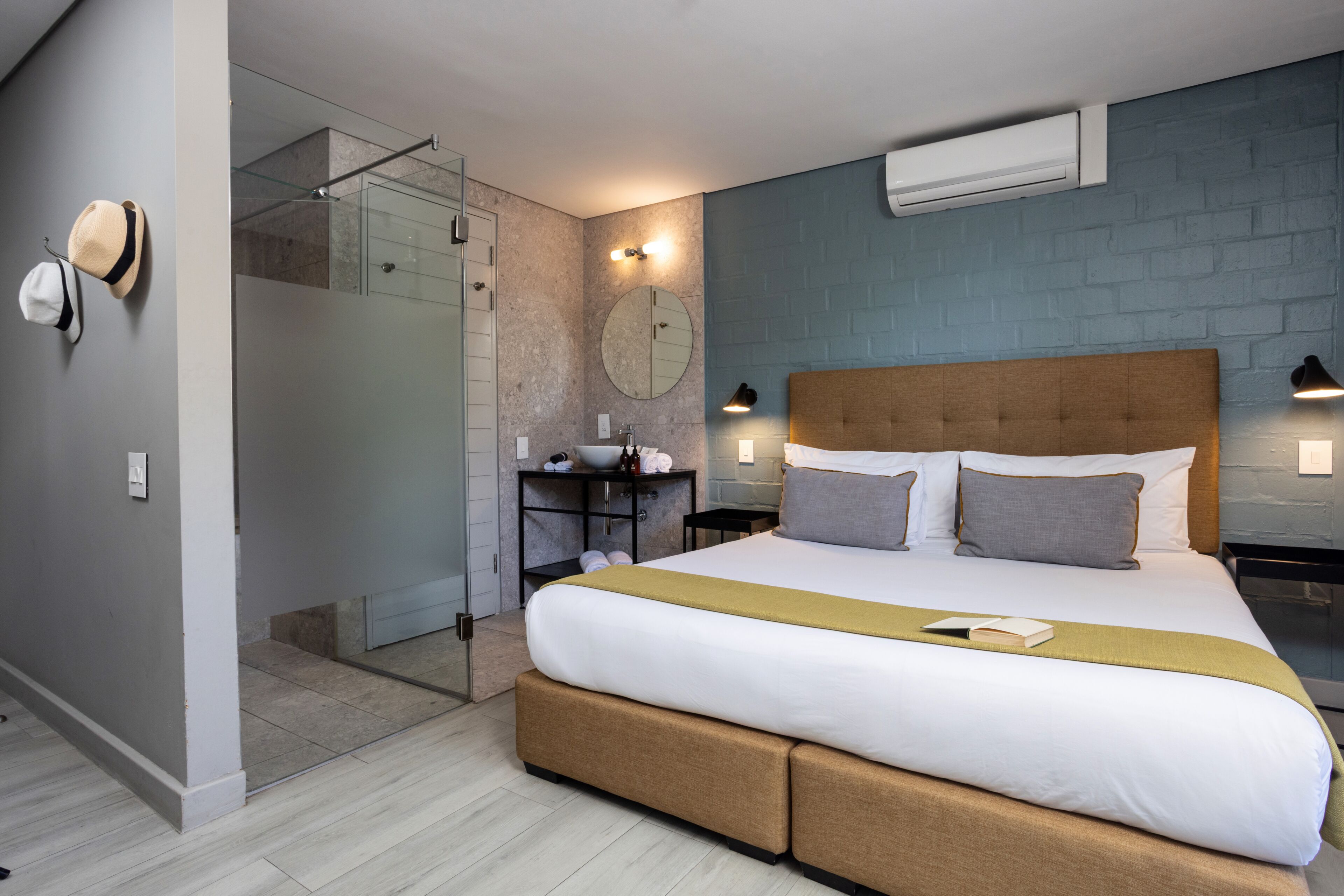 Deluxe Room, 1 Bedroom | Premium bedding, in-room safe, individually decorated, desk