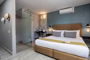 Premium bedding, in-room safe, desk, blackout curtains