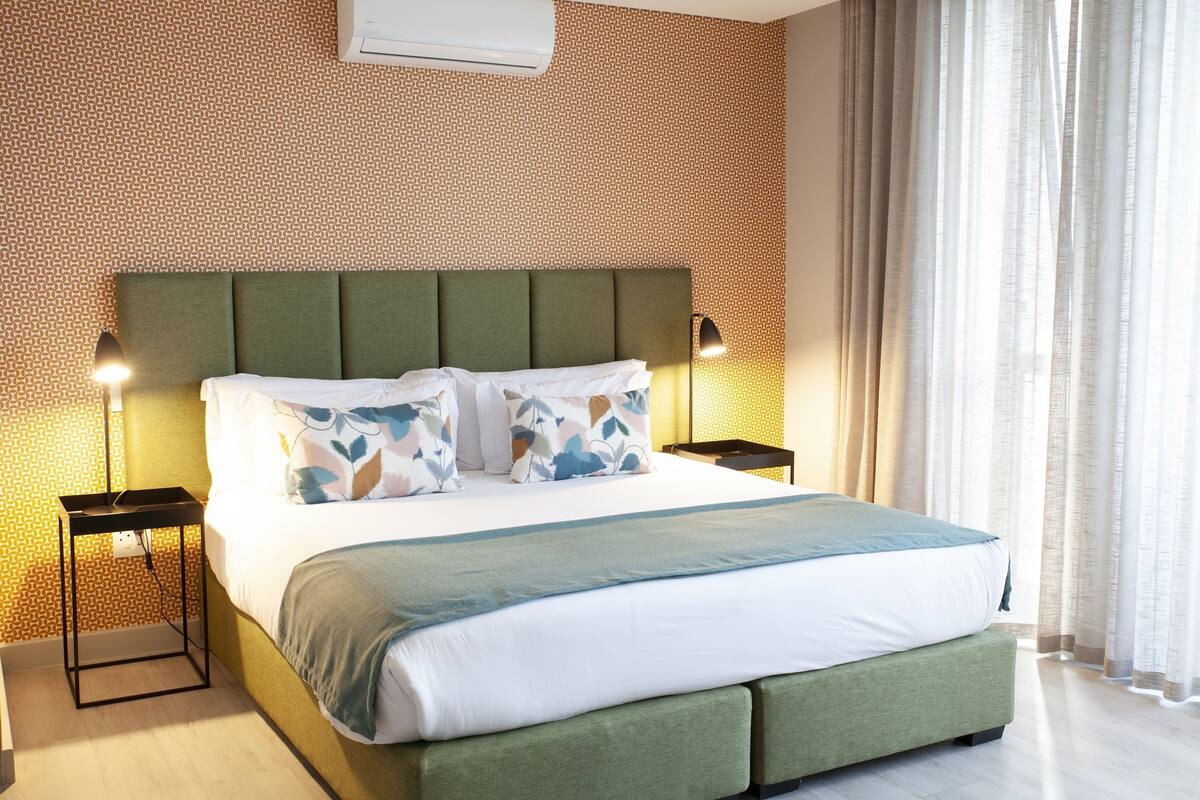 Kamar Deluks, 1 kamar tidur | Seprai premium, brankas, meja kerja, dan tirai kedap cahaya