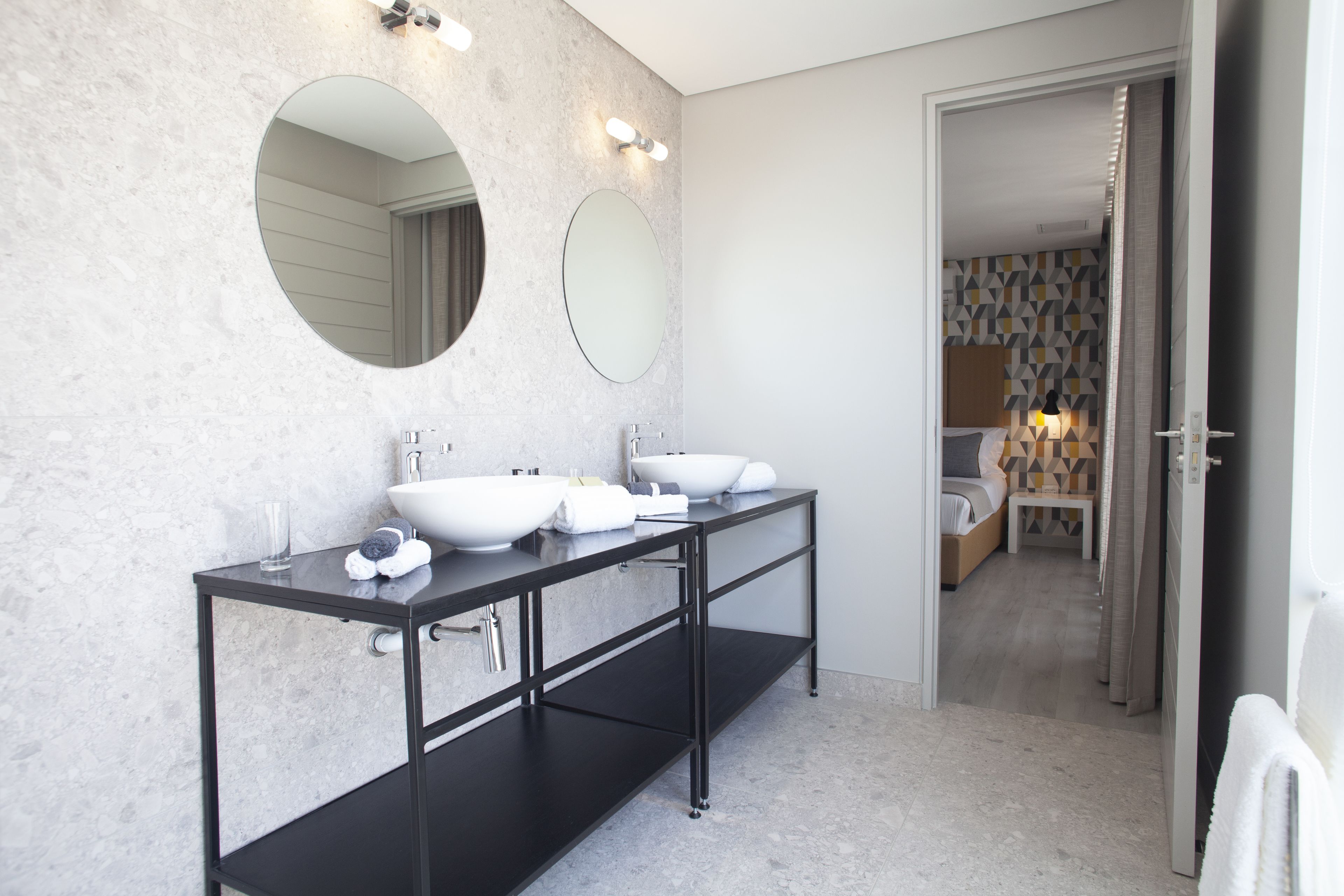 Superior Deluxe Room | Bathroom | Shower, free toiletries, hair dryer, bathrobes