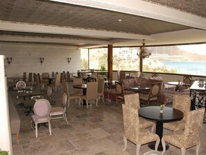 2 restaurants servant le petit déjeuner