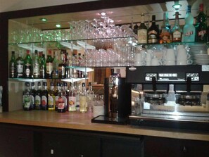 Bar (in der Unterkunft)