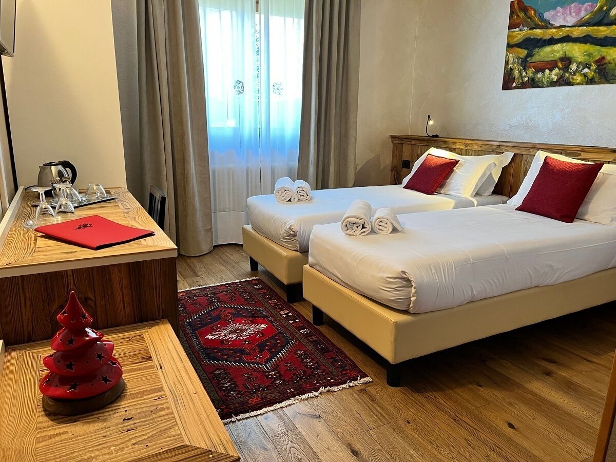 double room | minibar, in-room safe, desk, free cots/infant beds