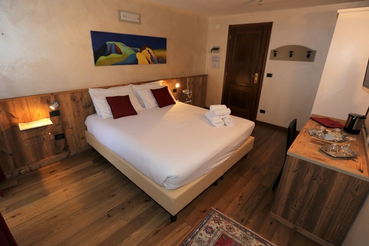 minibar, in-room safe, desk, free cots/infant beds