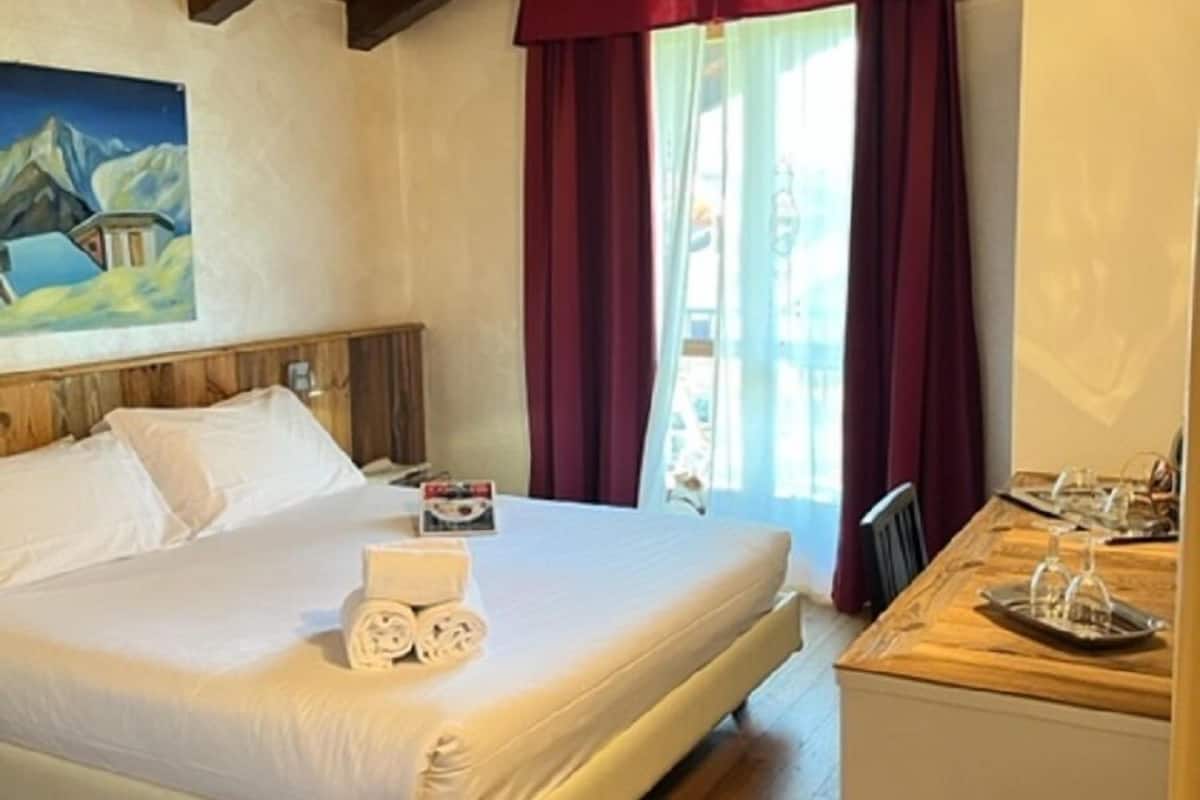 minibar, in-room safe, desk, free cots/infant beds