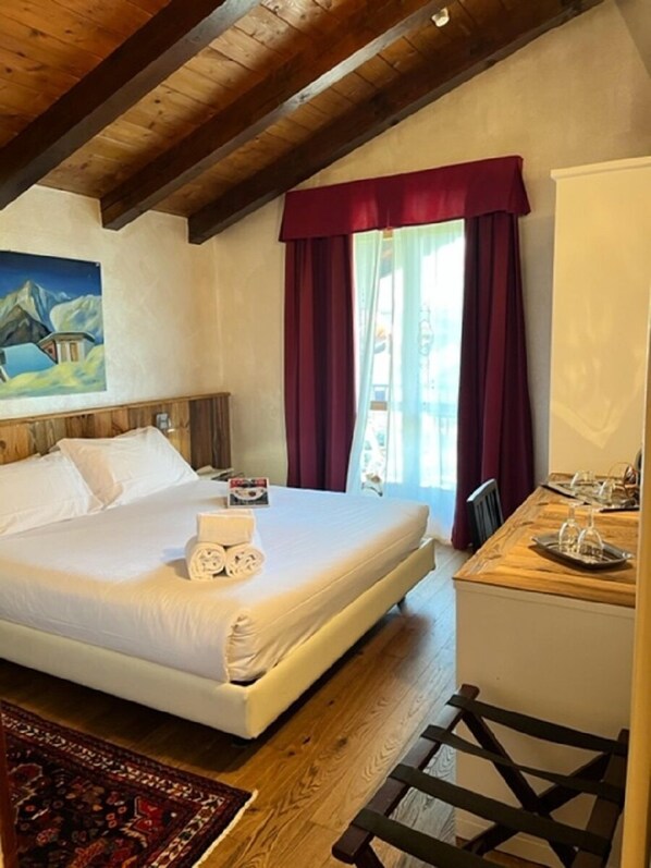 Minibar, in-room safe, desk, free cots/infant beds