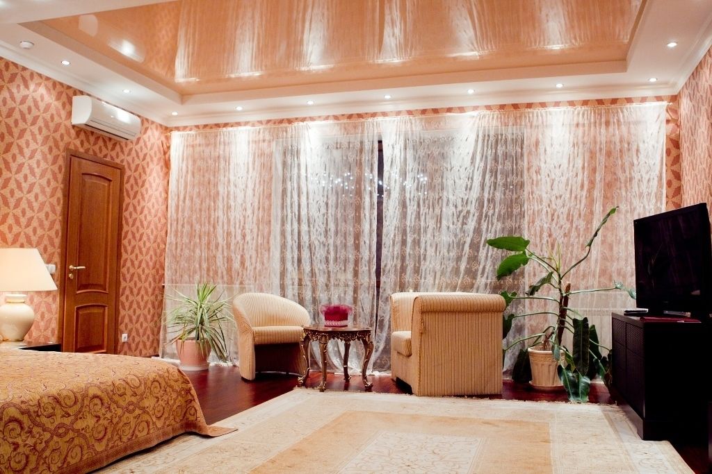 suite | minibar, in-room safe, desk, soundproofing