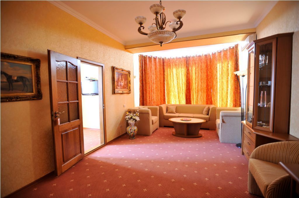 double room | minibar, in-room safe, desk, soundproofing