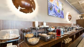 Sarapan bufet setiap hari (EUR 12 seorang)