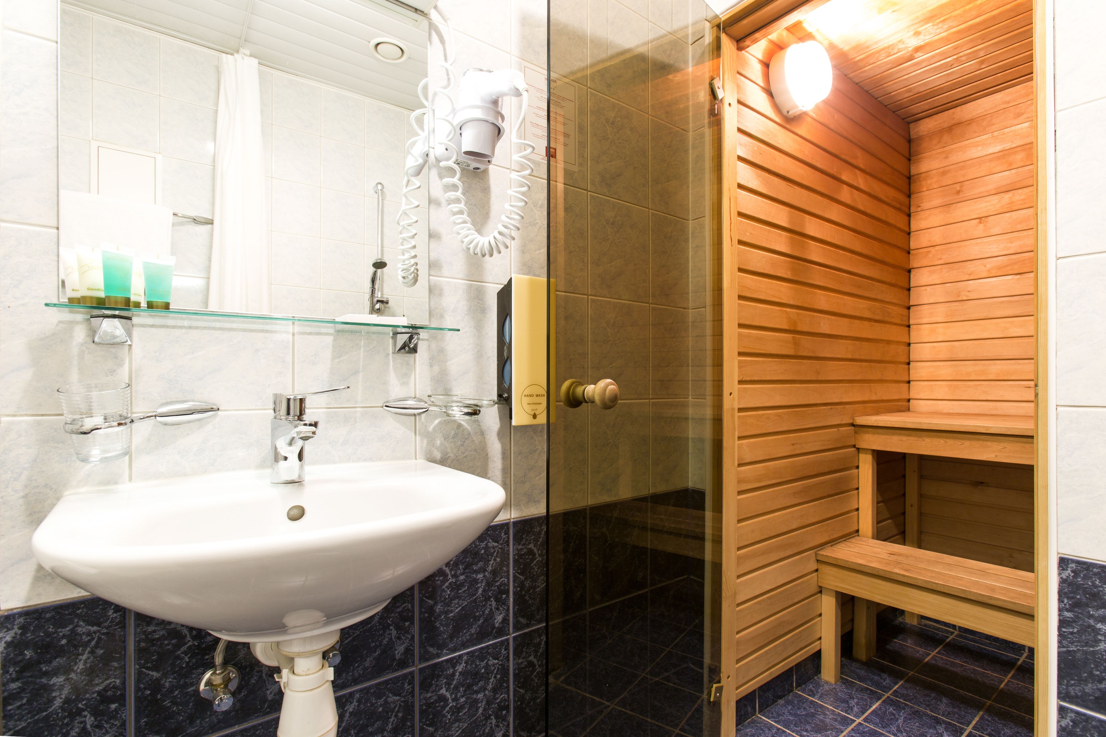 junior double or twin room, sauna | bathroom | separate bathtub and shower, hair dryer, towels