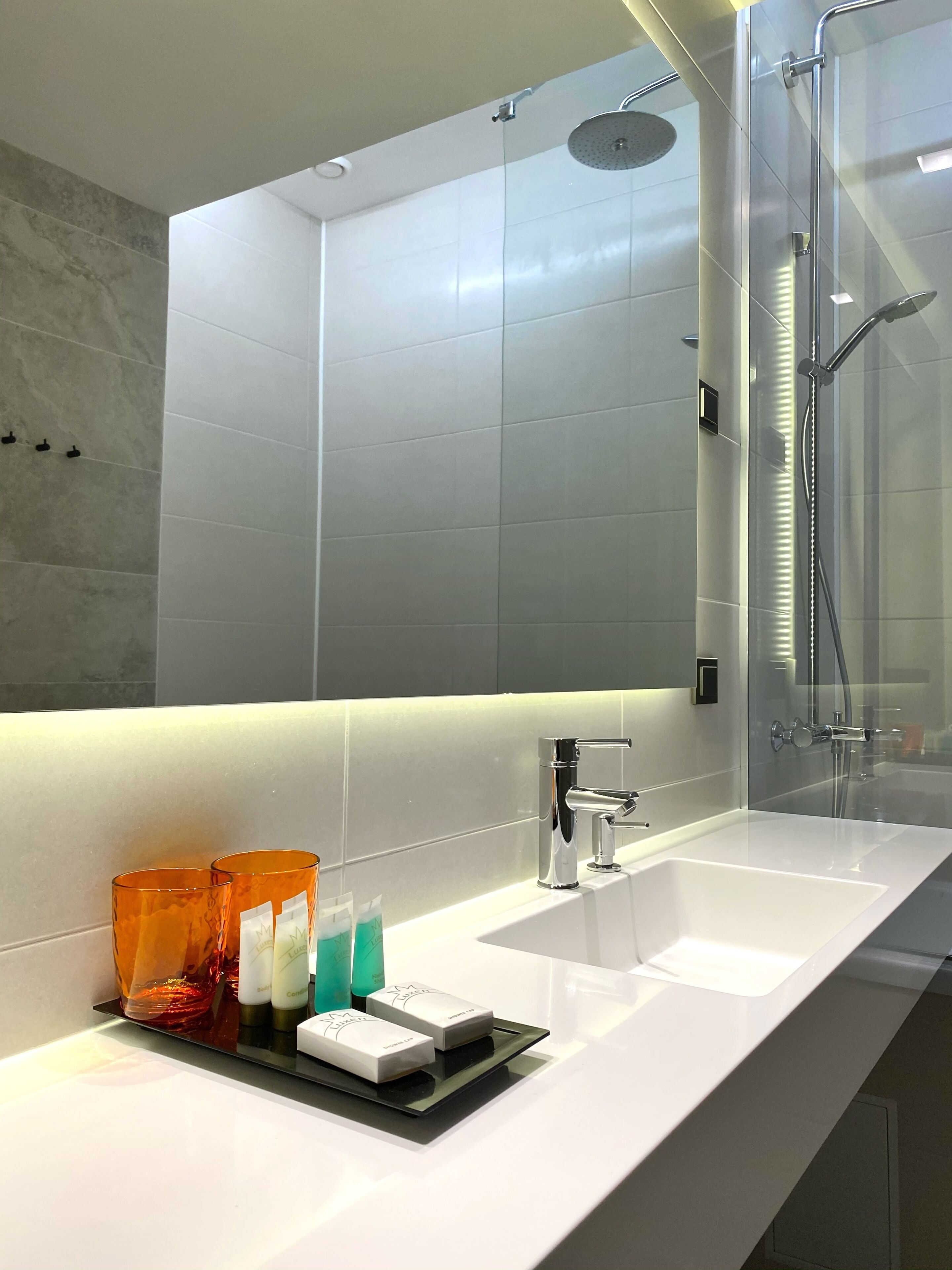 Deluxe Double or Twin Room, Bathtub | Bathroom