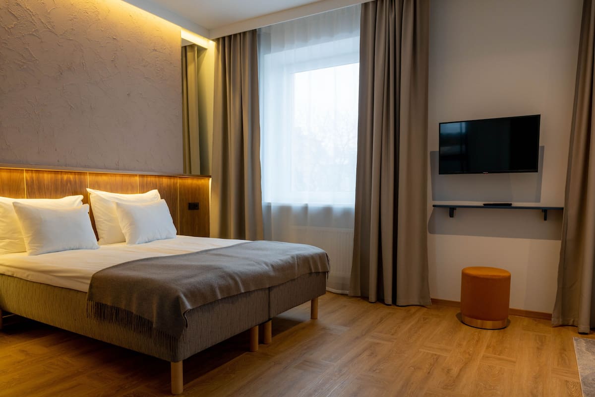Kamar Double atau Twin Deluks | Tempat tidur Select Comfort, minibar, dan meja kerja