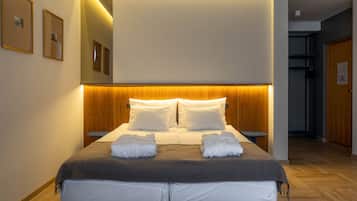 Select Comfort beds, minibar, desk, laptop workspace