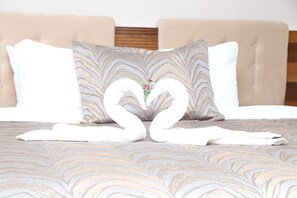 Royal Suite, 2 Bedrooms | Premium bedding, minibar, in-room safe, desk - Astoria Baku Hotel (Baku)