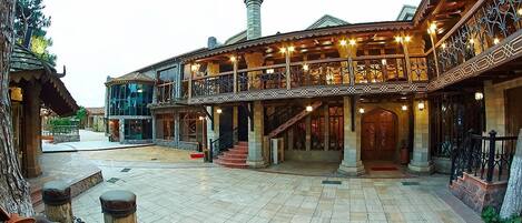 4 restaurantes, café da manhã, culinária do Leste europeu