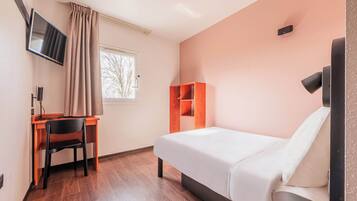 Chambre Double, accessible aux personnes à mobilité réduite | Bureau, rideaux occultants, chambres insonorisées, Wi-Fi gratuit