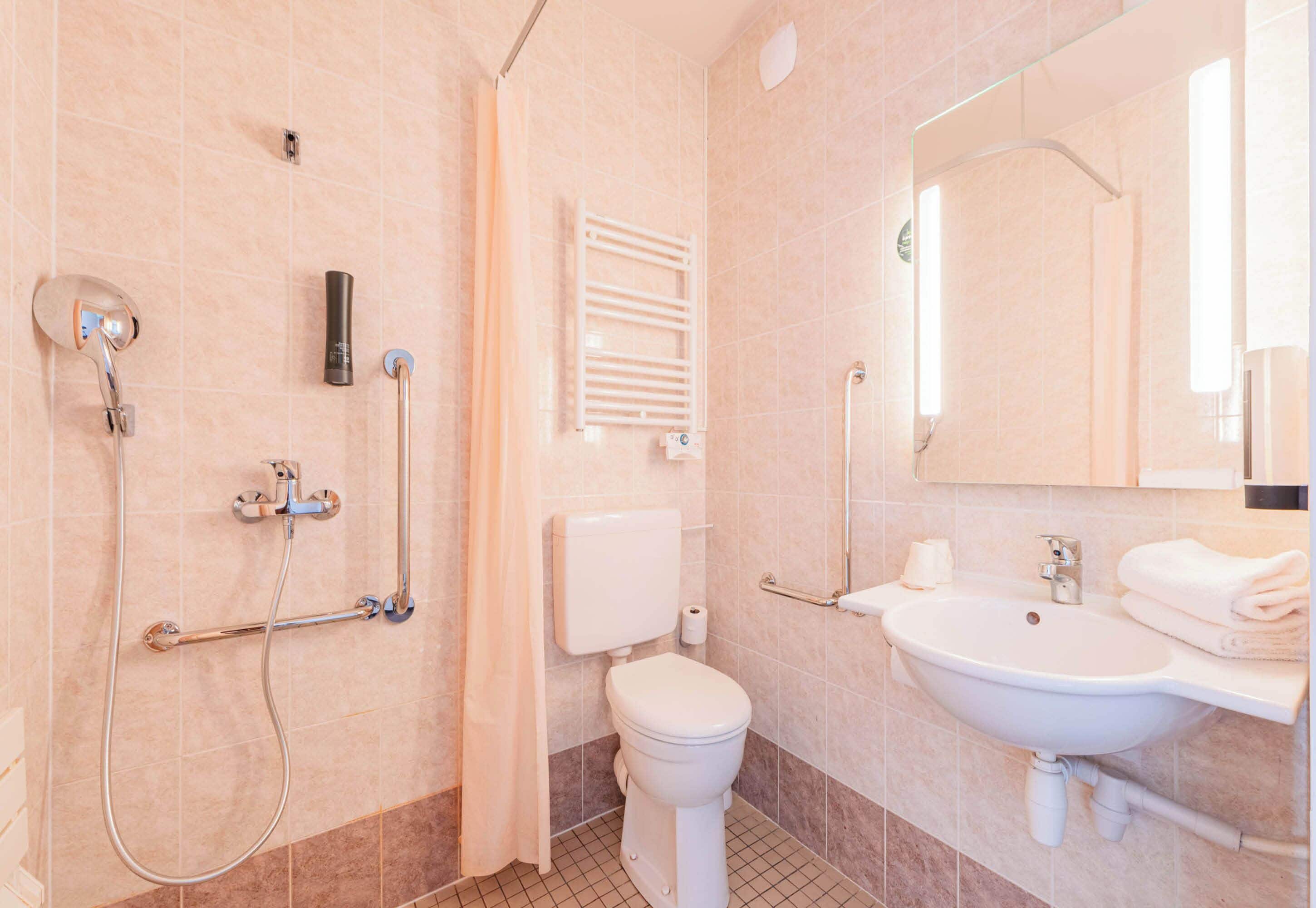 double room, accessible | bathroom | shower, free toiletries, hair dryer, towels