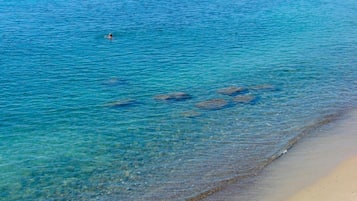 Una spiaggia nelle vicinanze