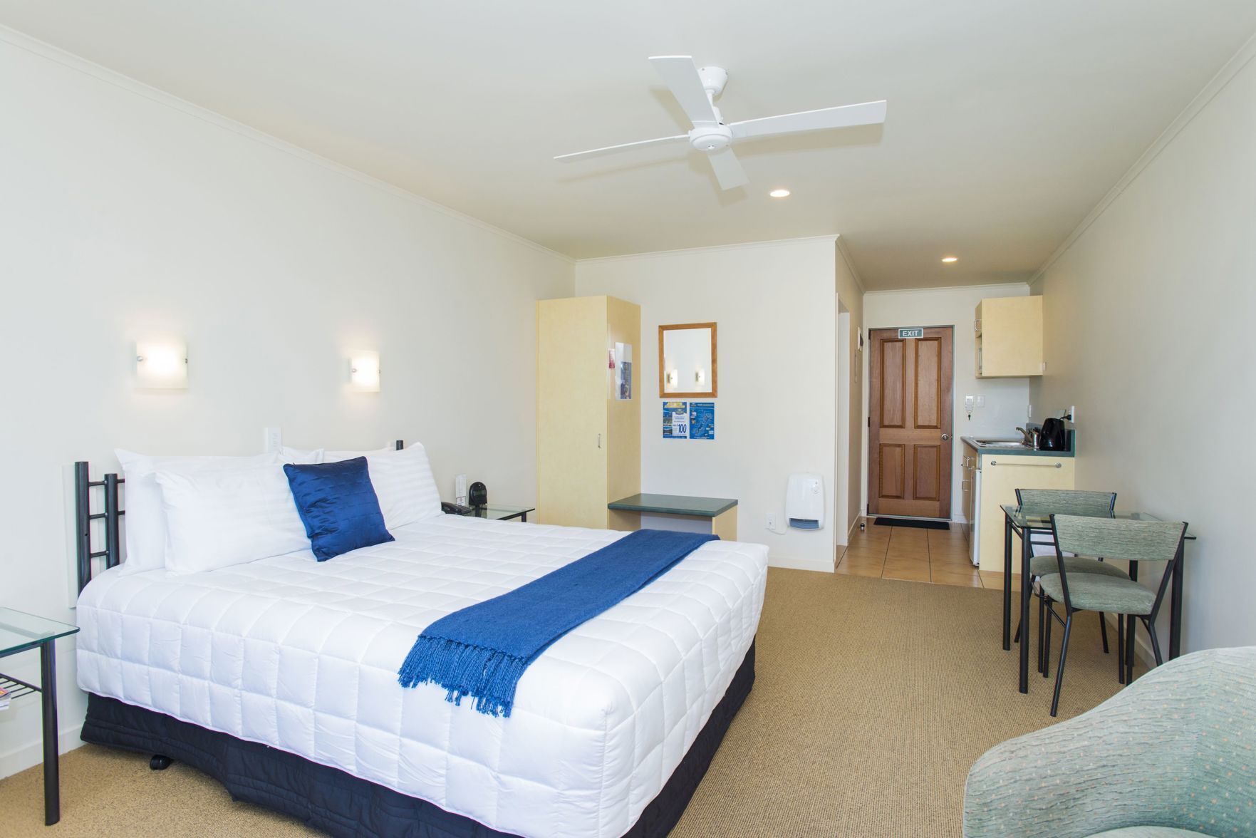 Desk, laptop workspace, iron/ironing board, free WiFi