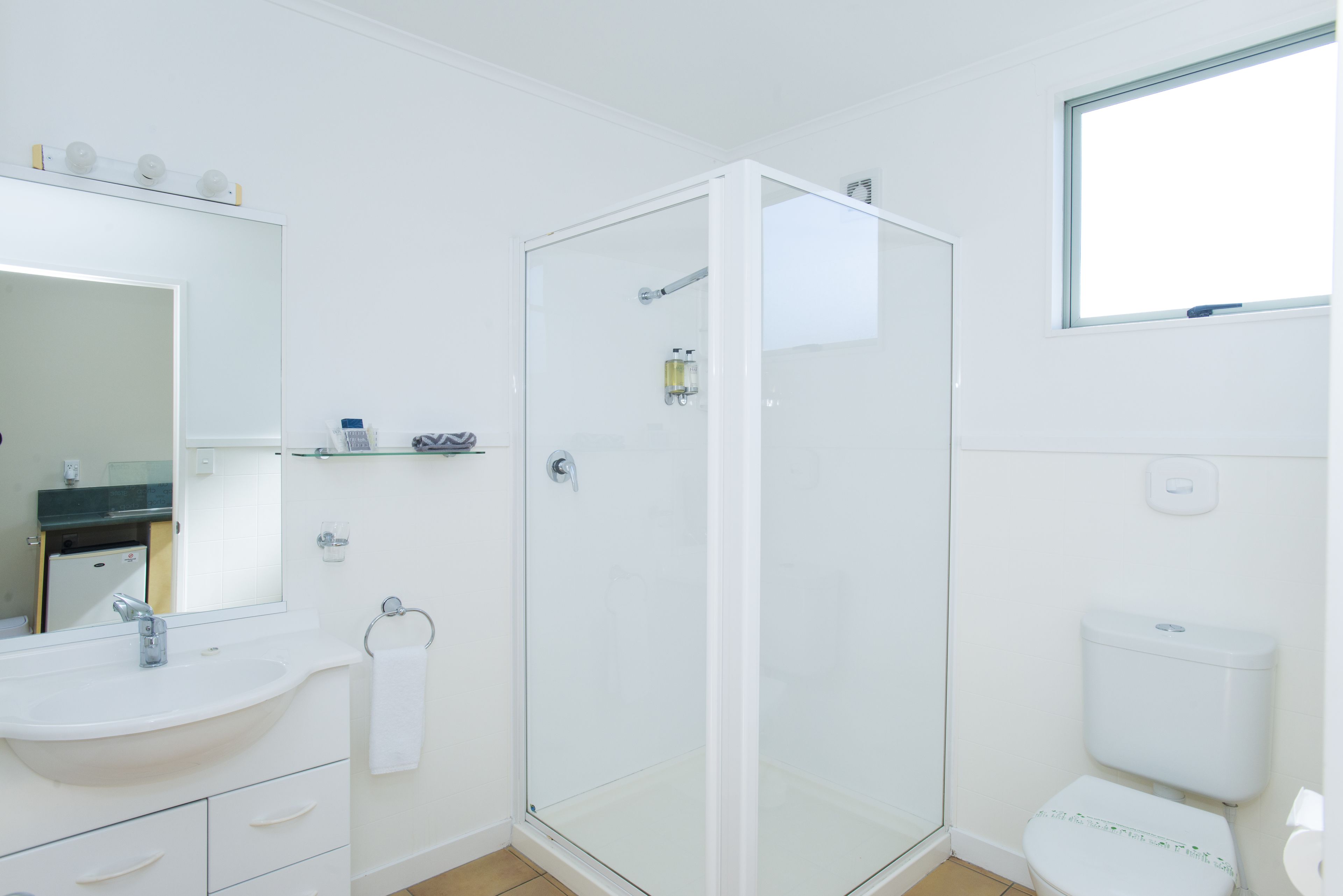 Large Studio | Bathroom | Hair dryer, towels, soap, shampoo