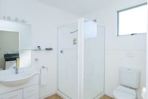 Studio | Bad | Hårføner, håndklær, såpe og sjampo