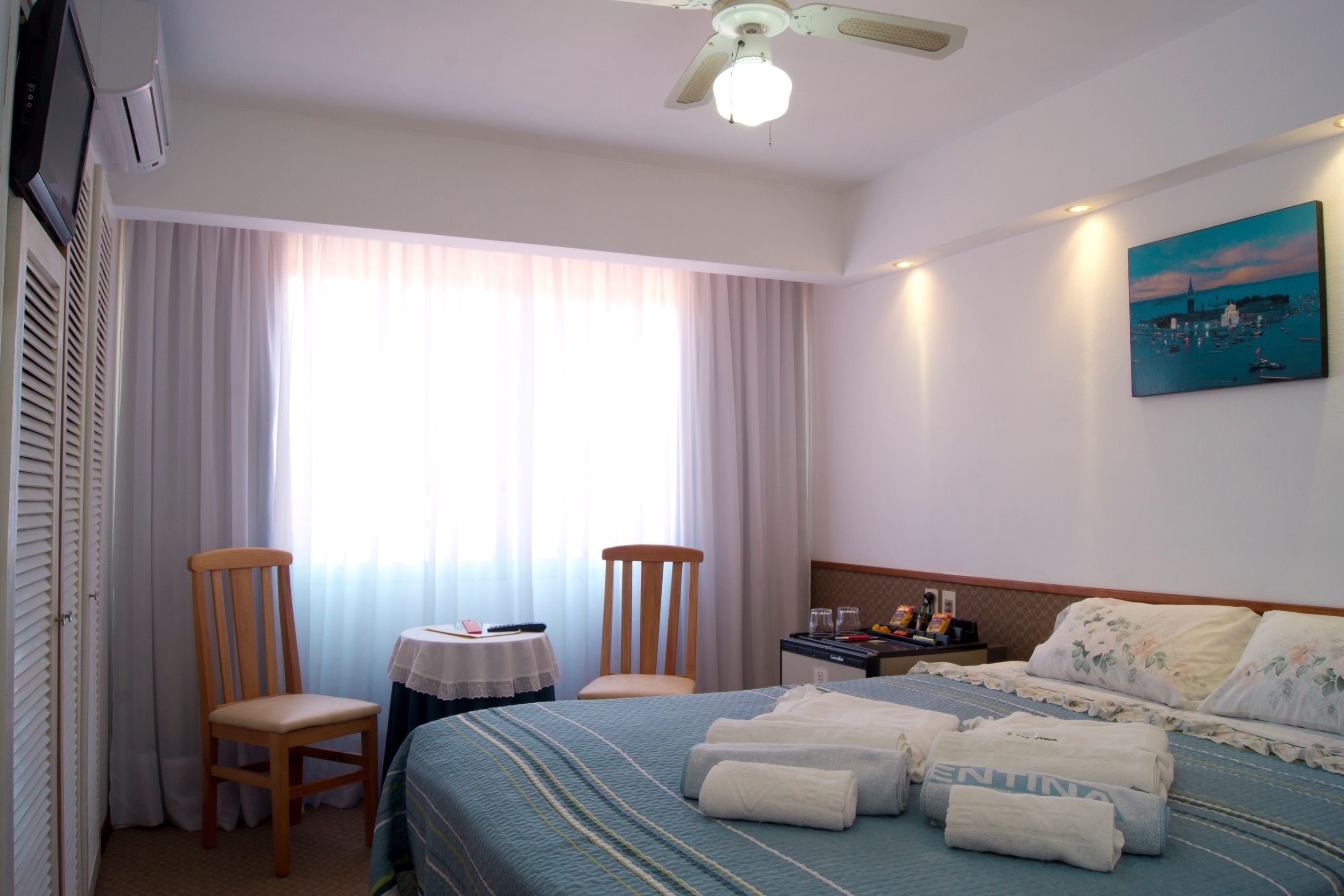 minibar, in-room safe, free wifi, bed sheets