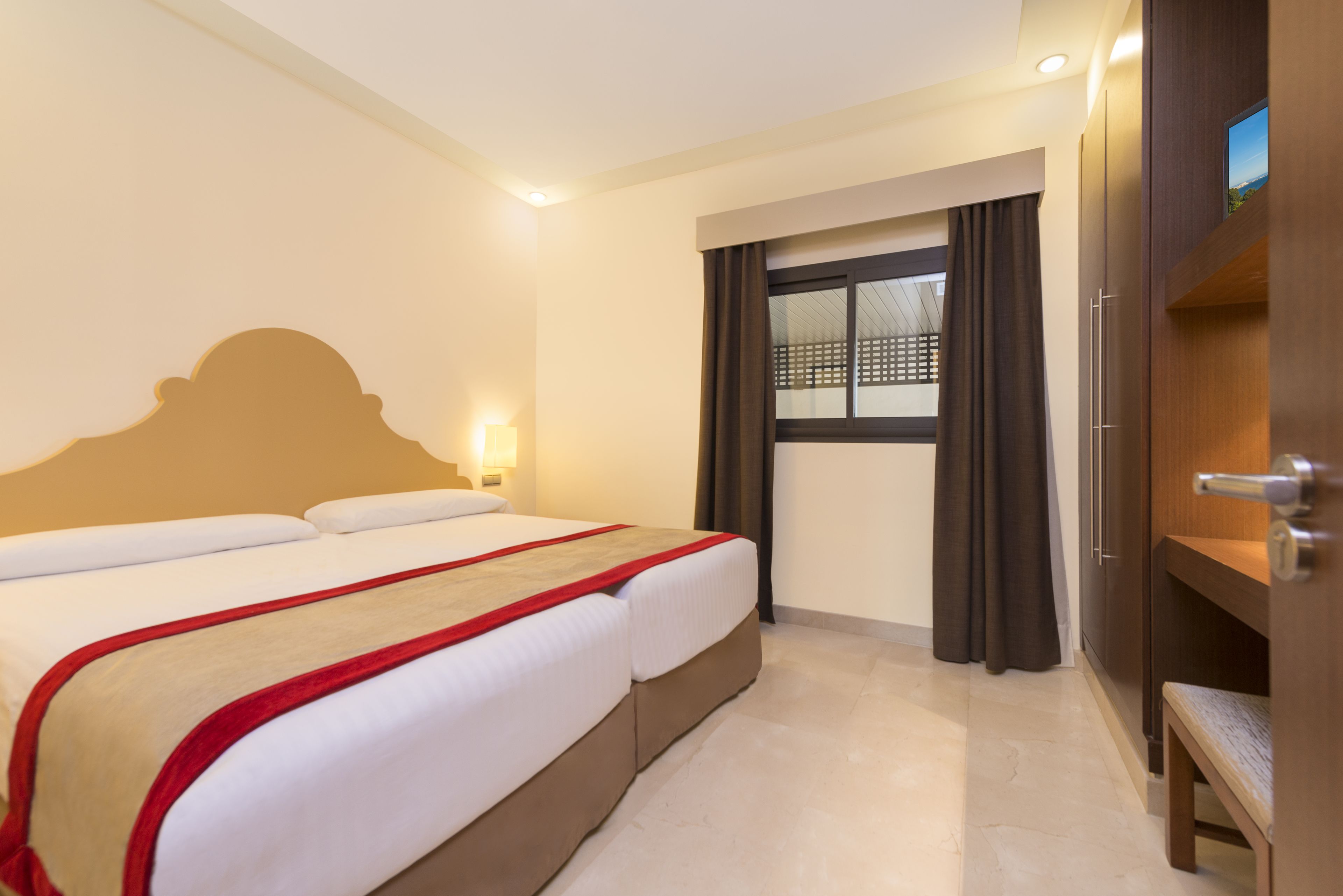 minibar, in-room safe, blackout curtains, iron/ironing board