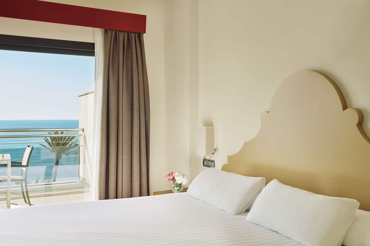 minibar, in-room safe, blackout curtains, iron/ironing board