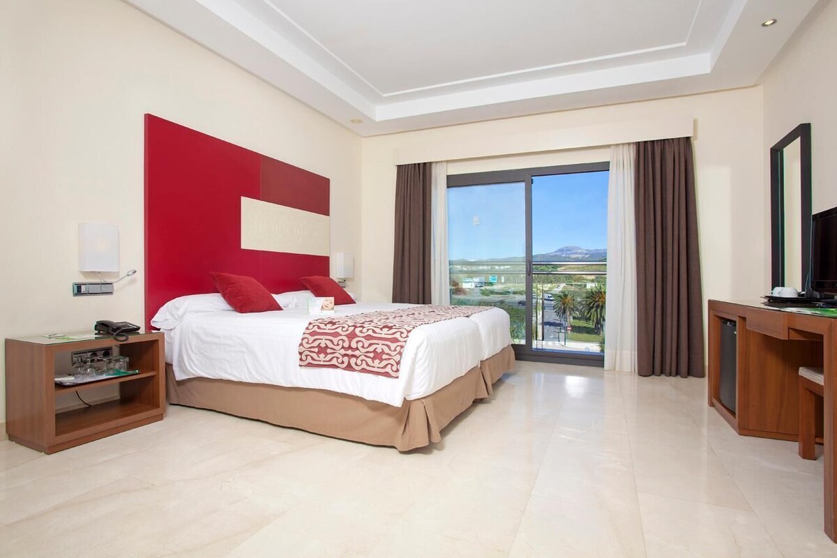 Minibar, in-room safe, blackout drapes, iron/ironing board (on request)