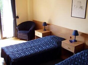 Minibar, in-room safe, desk, iron/ironing board