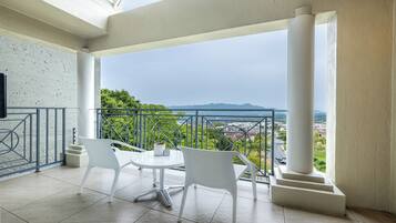 Luxe tweepersoonskamer, 1 queensize bed | Uitzicht vanaf balkon