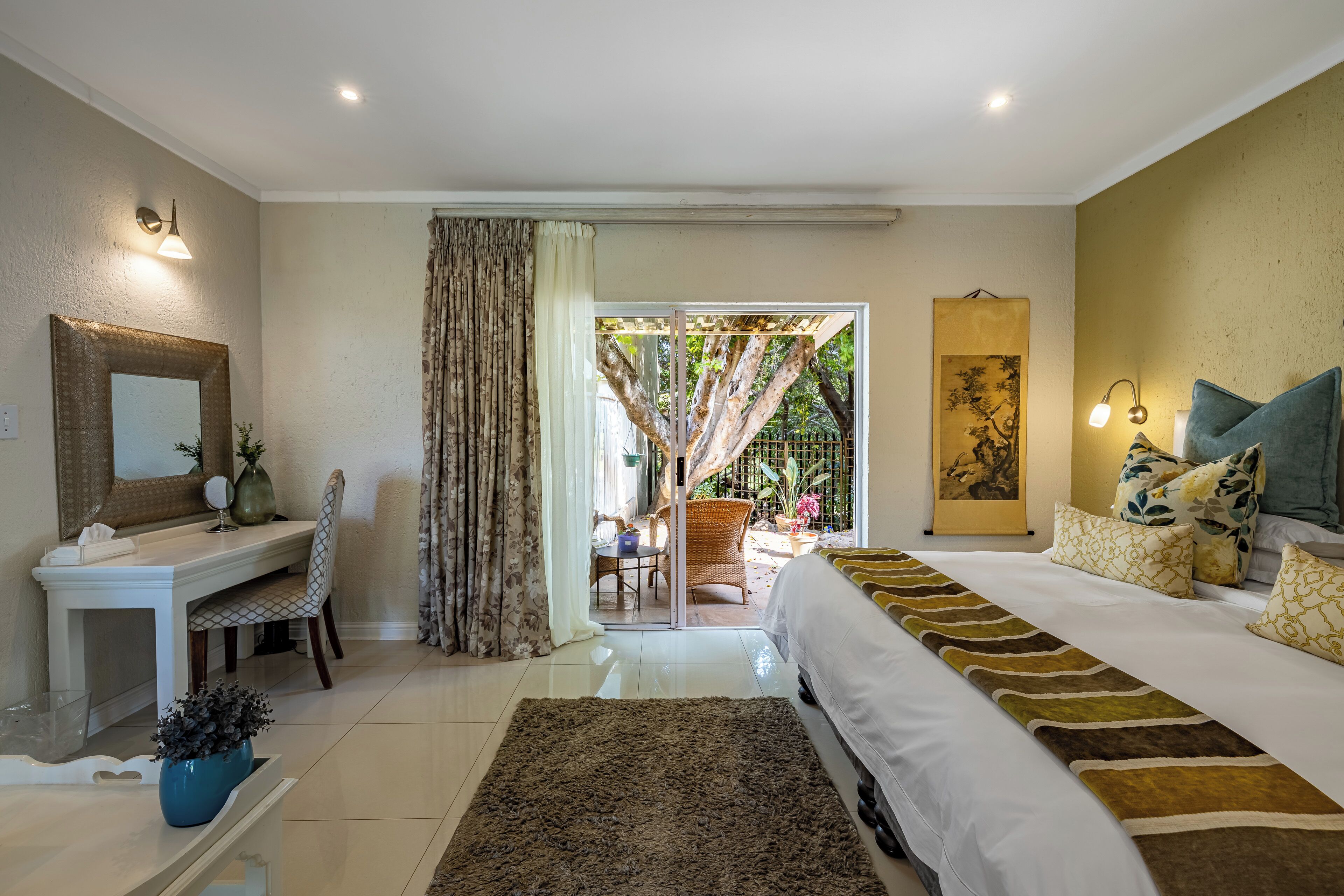 Execuitve Suite- private patio | Egyptian cotton sheets, pillow-top beds, minibar, in-room safe