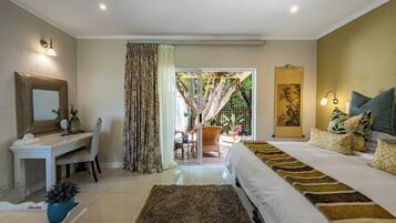 Execuitve Suite- private patio | Egyptian cotton sheets, pillow-top beds, minibar, in-room safe