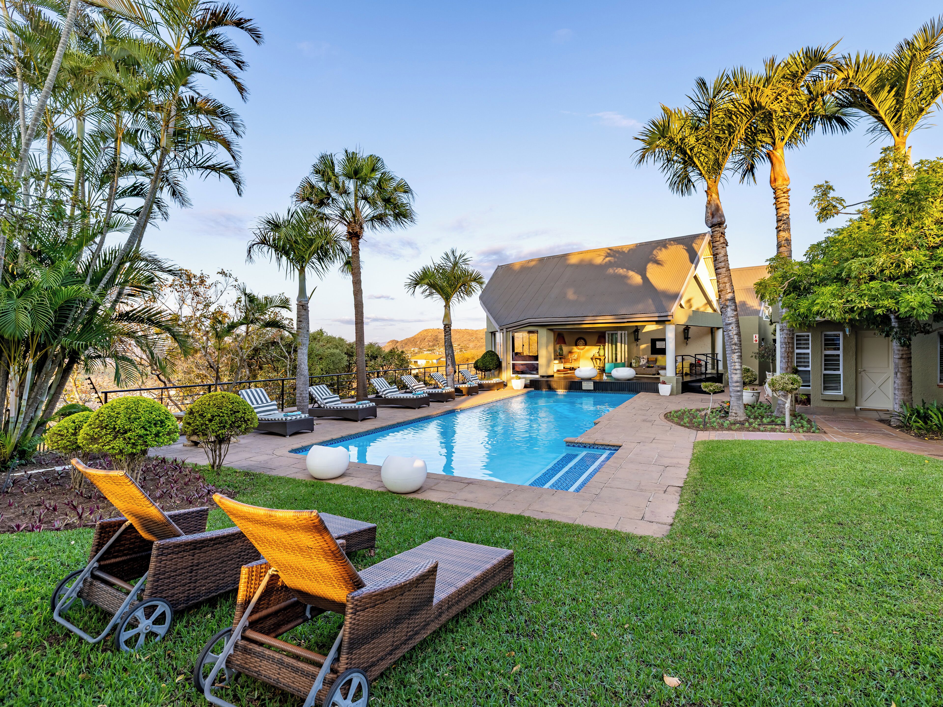 Außenpool, Liegestühle