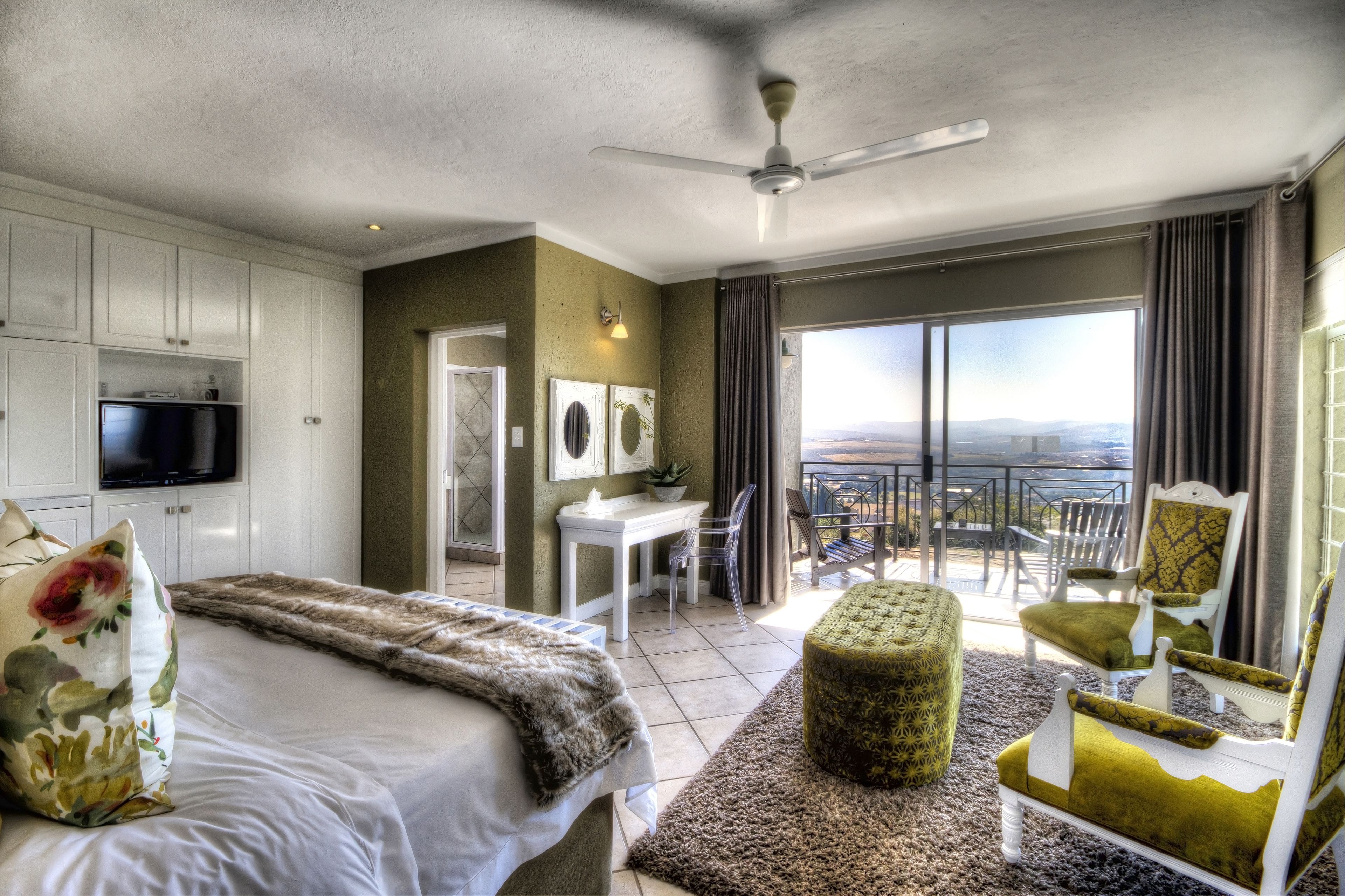 Executive Double Room, 1 Bedroom, Balcony | Living area | TV