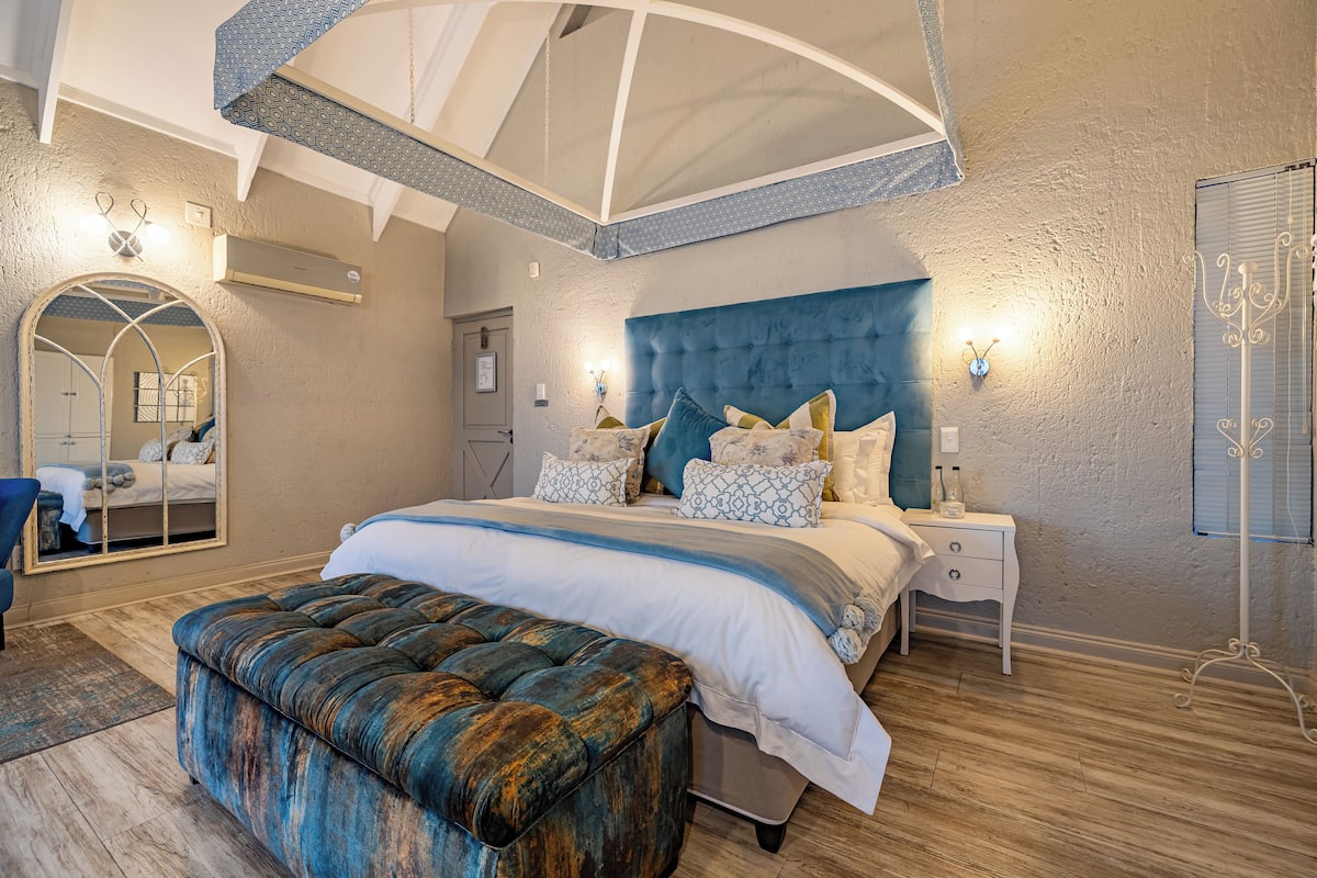 Habitación doble ejecutiva, 1 habitación, balcón | Sábanas de algodón egipcio, camas con pillow-top y minibar