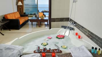 Suite, Jetted Tub | Jetted bathtub