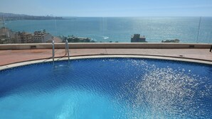 A swimming pool with a view of the sea and buildings in the background. - Hollywood Inn Hotel (Ghazir)