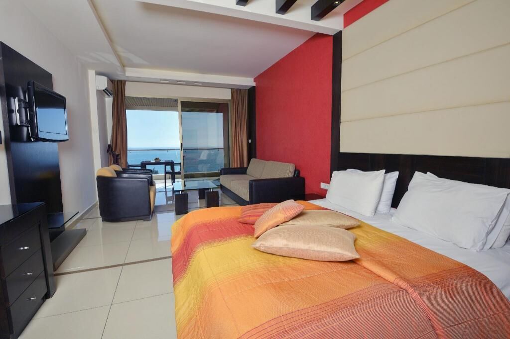 Select Comfort beds, minibar, in-room safe, desk