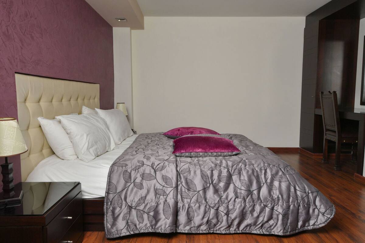 Select Comfort beds, minibar, in-room safe, desk