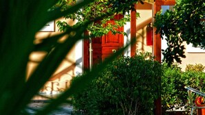 A multi-story building with a staircase, balconies, and greenery. - Villa Contessa (Zakynthos)