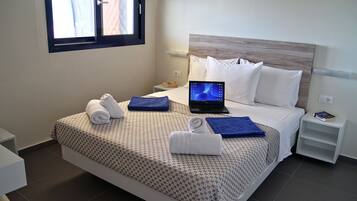 Deluxe Apartment, Jetted Tub, Sea View