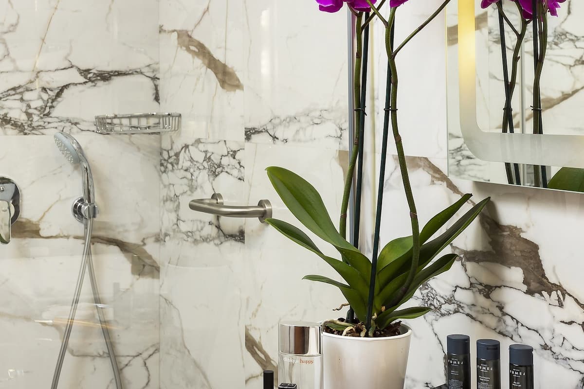 pillow-top beds, minibar, in-room safe, desk