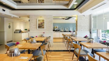 Morgenmadsbuffet hver dag (10 EUR pr. person)
