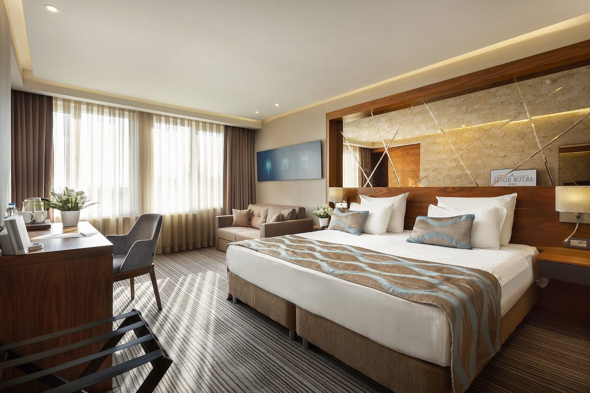 corner deluxe double room with sofa and city view | pillow-top beds, minibar, in-room safe, desk